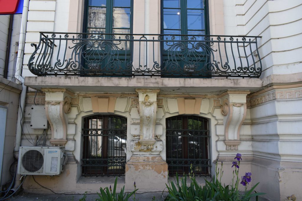 Casa Dinu Brătianu, detaliu fatada principală, 2021 (Arhiva I.N.P.)