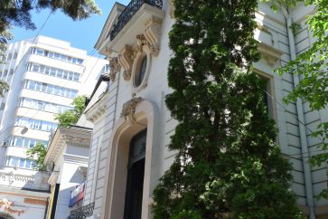 Casa Dinu Brătianu, ușa intrare principală, 2021, Arhiva INP