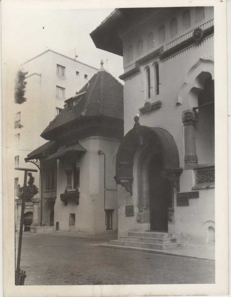 Casa Ion I. C. Brătianu - intrarea principală cu logia, Fototeca INP, 1964