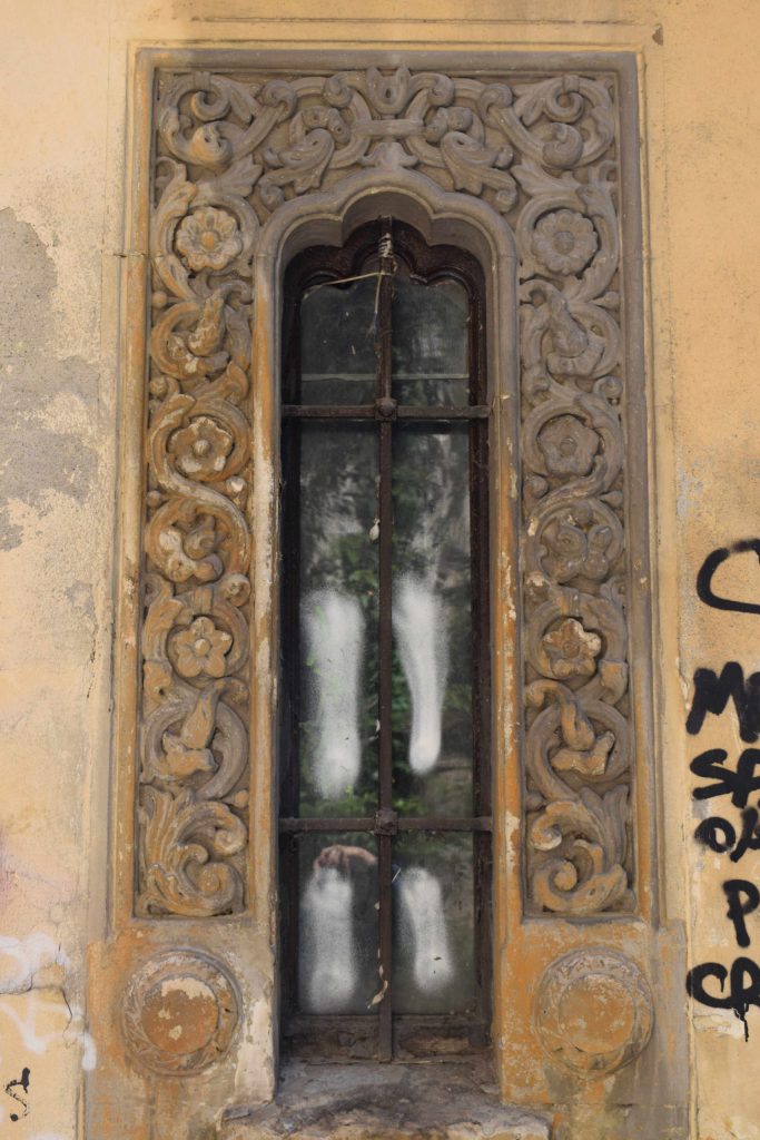 Casa IIC Brătianu, detaliu ancadrament fereastră, Arhiva INP, 2021